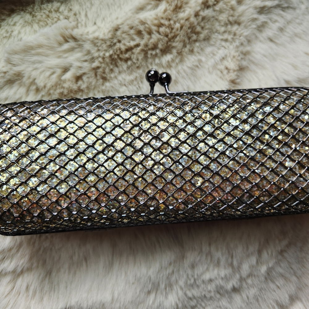 Vintage Look Silver Clutch With Kiss Clasp. Rhinestone On Clasp. Such A Fun Piec